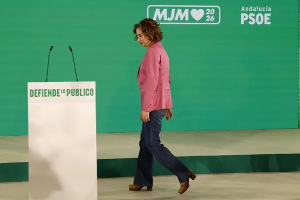  The PSOE candidate for the presidency of the Junta, María Jesús Montero, prepares to assess the party's election results this Sunday in Seville. 