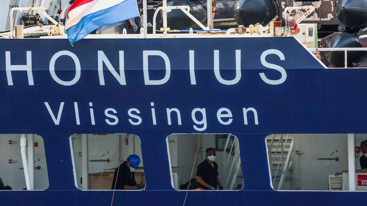 The 'Hondius' arrives in Rotterdam for hantavirus disinfection