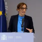 The Spaniards will be the first evacuated from the ship, which will arrive between 4 and 6 o'clock on Sunday