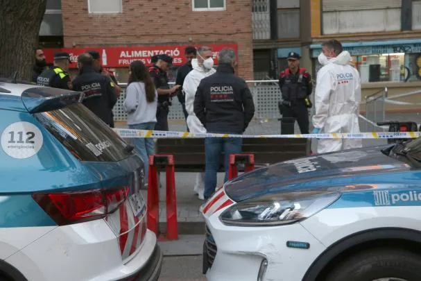 Mossos and Guàrdia Urbana, on Mineria Street in Barcelona 