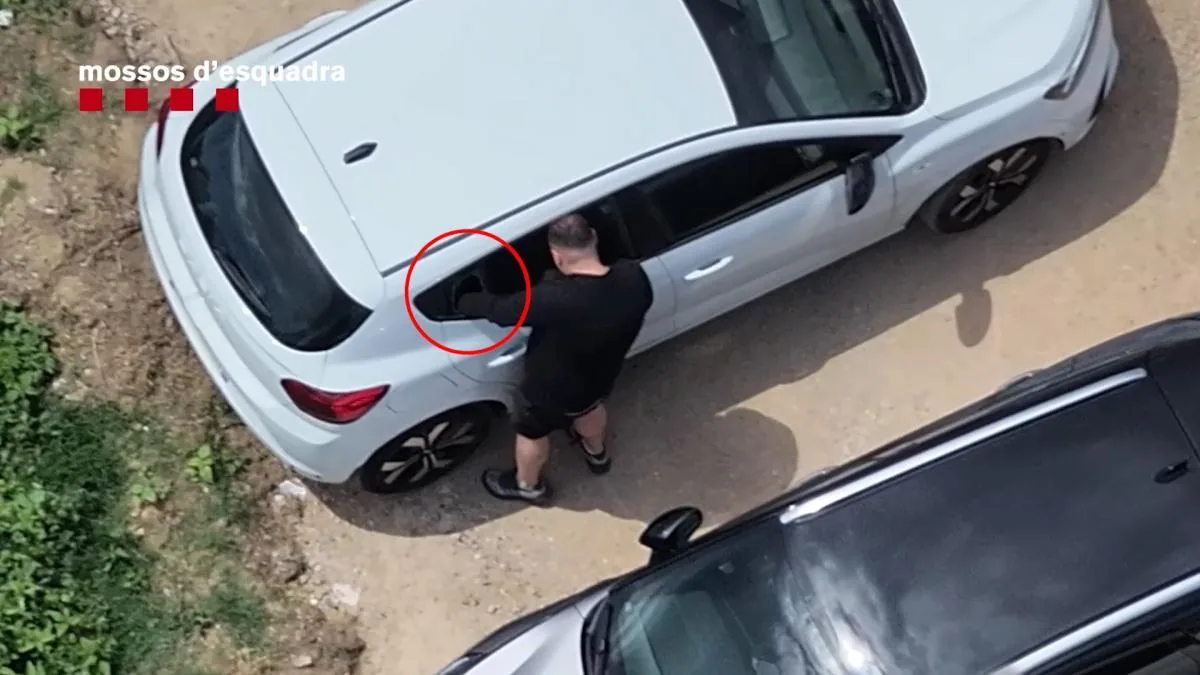 The Mossos drone unit catches a thief red-handed in one of the GP Catalunya parking lots