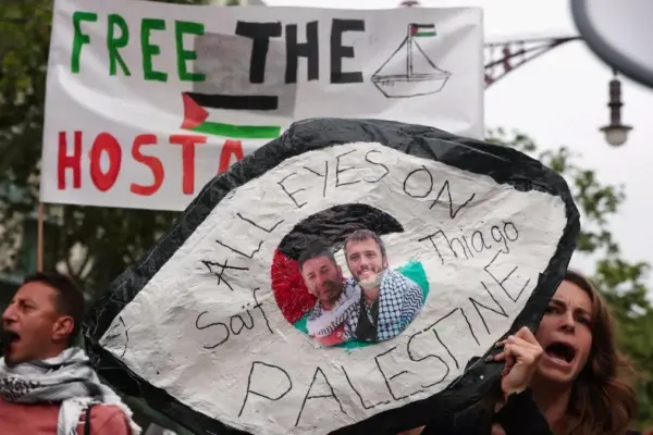 Hundreds of people in Barcelona demand Israel release the two flotilla activists