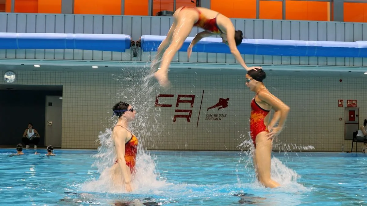 Rosalía's Berghain revolutionizes Spanish artistic swimming: This is the striking choreography