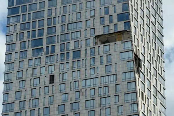 A Ukrainian drone crashes into a skyscraper in Moscow
