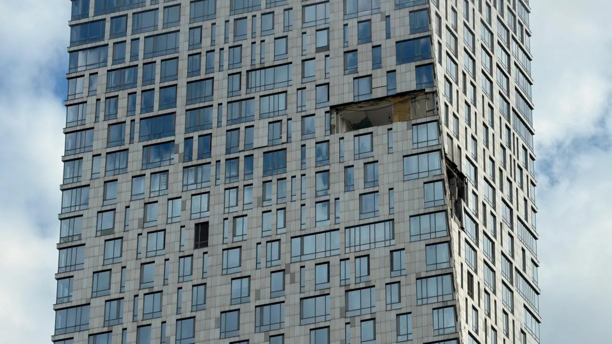 A Ukrainian drone crashes into a skyscraper in Moscow