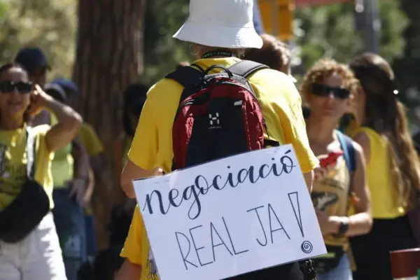 Open negotiations with a prospect of an indefinite teachers' strike starting June 8