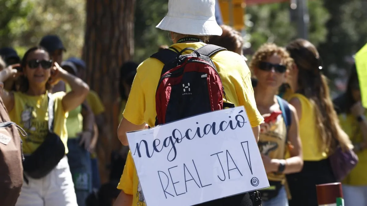 Open negotiations with a prospect of an indefinite teachers' strike starting June 8