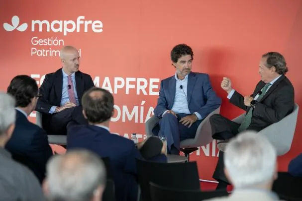 Ismael García, de Inversión de Mapfre AM, con los expertos Alfonso del Moral y Javier Mallo 