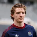 Gordon's signing for Barcelona is delayed due to paperwork
