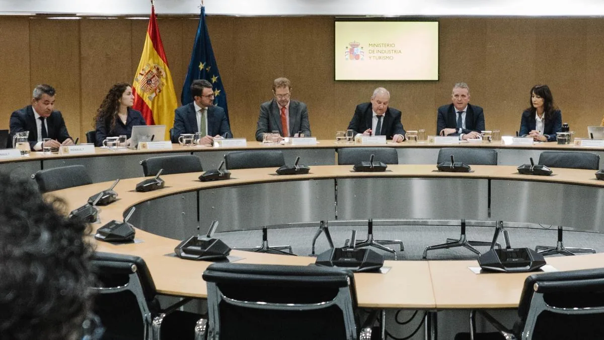 Renault reaches a wage agreement with the unions that secures five cars for Spain
