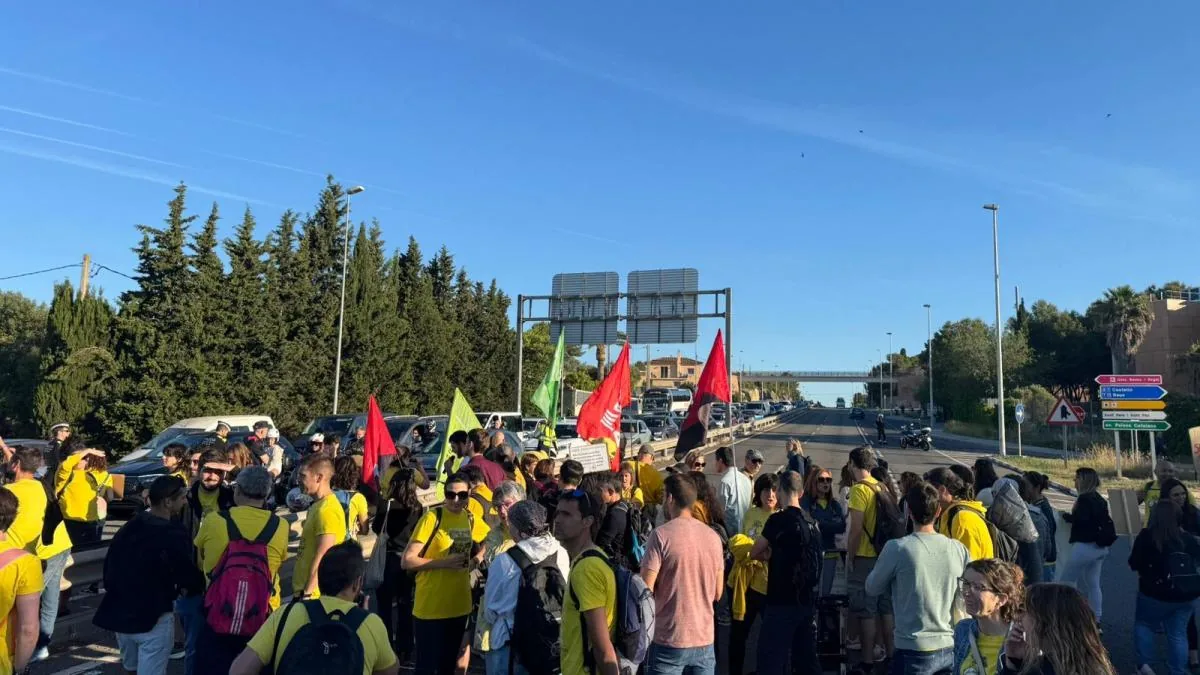 N-240 closed in Tarragona due to teachers' strike
