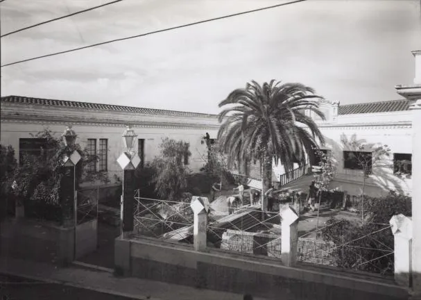 The La Palmera hotel was built on land that occupied an old textile factory in 1960, which was bought for 1.5 million pesetas.