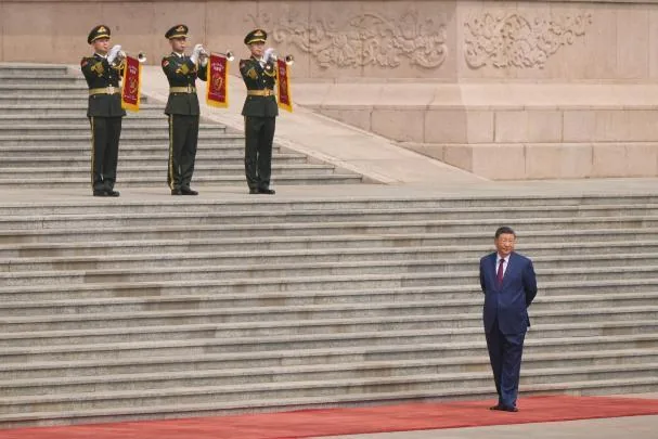 Xi awaits Trump in Tiananmen Square, in front of the Great Hall of the People