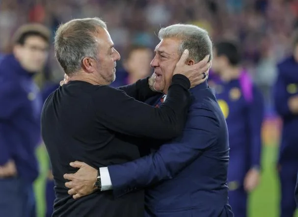 Emotional embrace of Joan Laporta and Hansi Flick at the end of the match