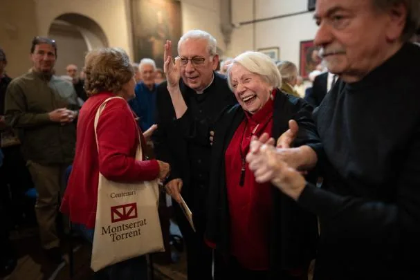 Montserrat Torrent salutes during the inauguration of the new organ of the church of Sant Felip Neri, in Barcelona 