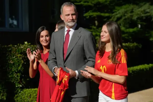 Felipe VI will travel to Mexico to witness the match between Spain and Uruguay
