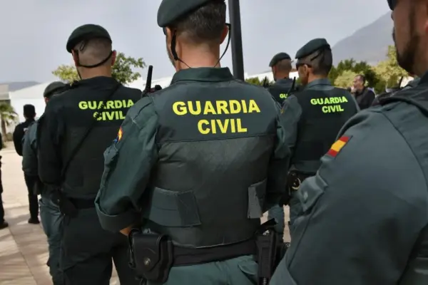 Tragic night in El Ejido: a man shoots his parents and injures two babies, one of them his son