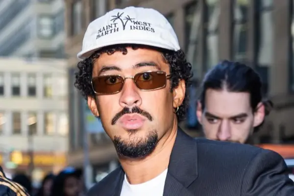 Bad Bunny, caught incognito leaving a hotel in Barcelona days before the concert