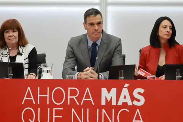 The PSOE clings to the fact that the right-wing bloc retreats in Andalusia and the left-wing bloc advances