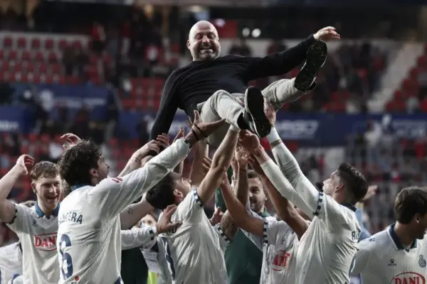 Espanyol celebrates survival after conquering Pamplona