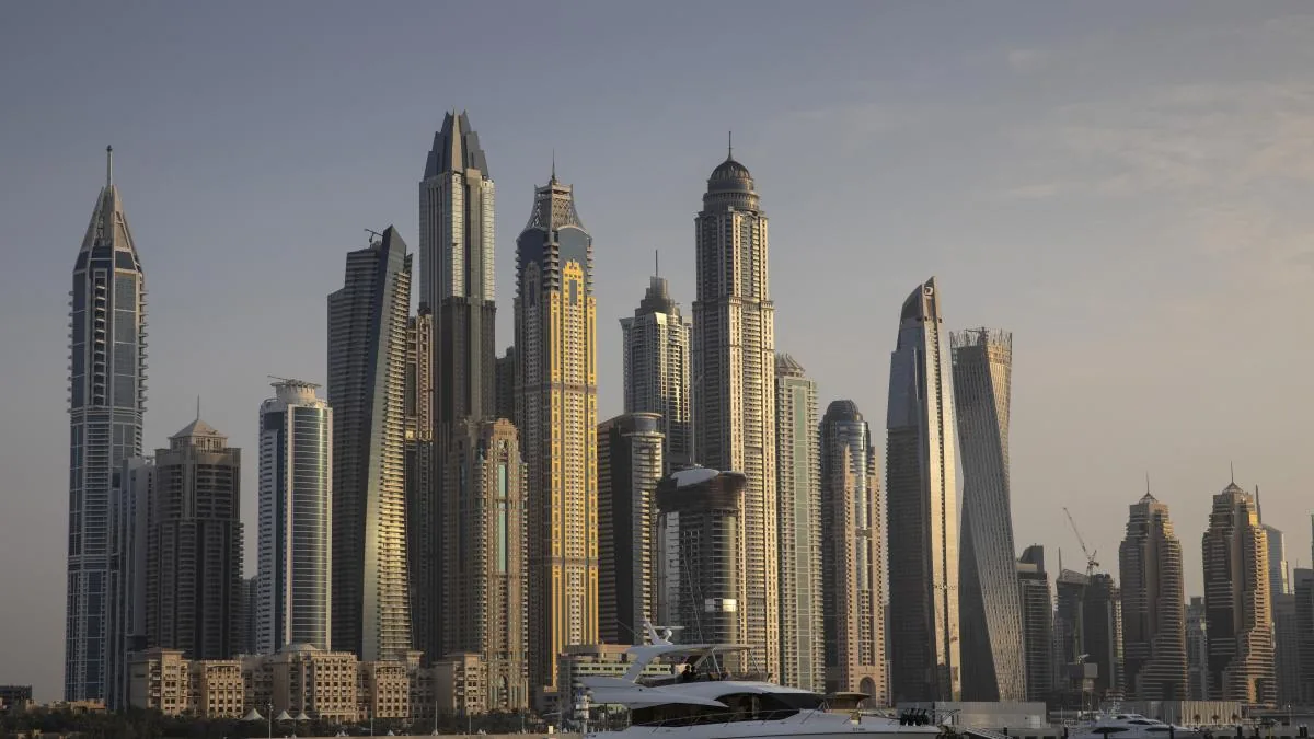 The judge maintains that Zapatero sought to set up a commercial lobby in the Emirates