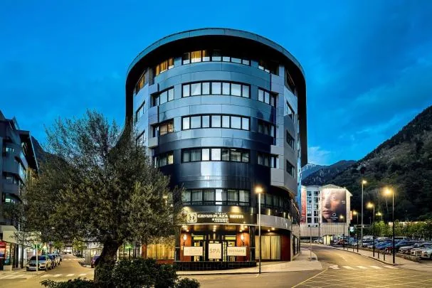 El Grand Plaza Hotel & Wellness Andorra combina ubicación estratégica, confort y hospitalidad premium en pleno centro de Andorra la Vella