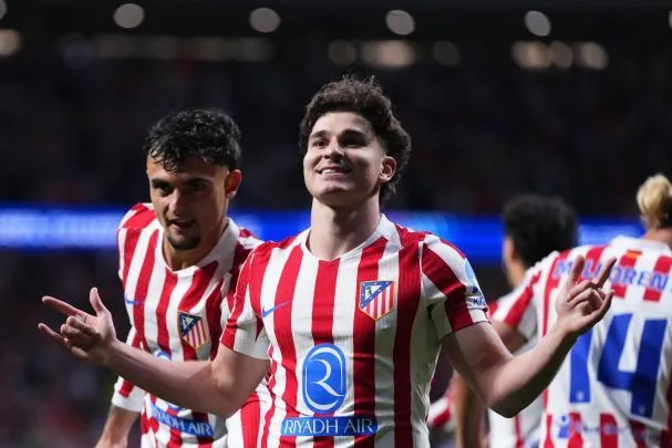 Julián Álvarez celebrates a goal for Atlético de Madrid 