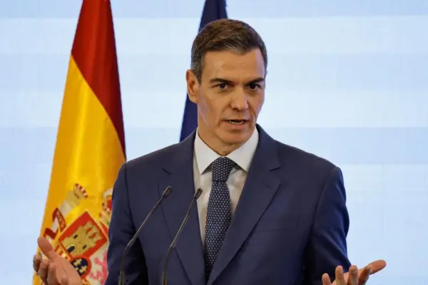 An incident on his plane forces Sánchez to land in Turkey when he was going to Armenia