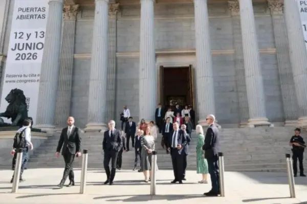 The PSOE encapsulates the UCO's entry into Ferraz while the partners set their red lines
