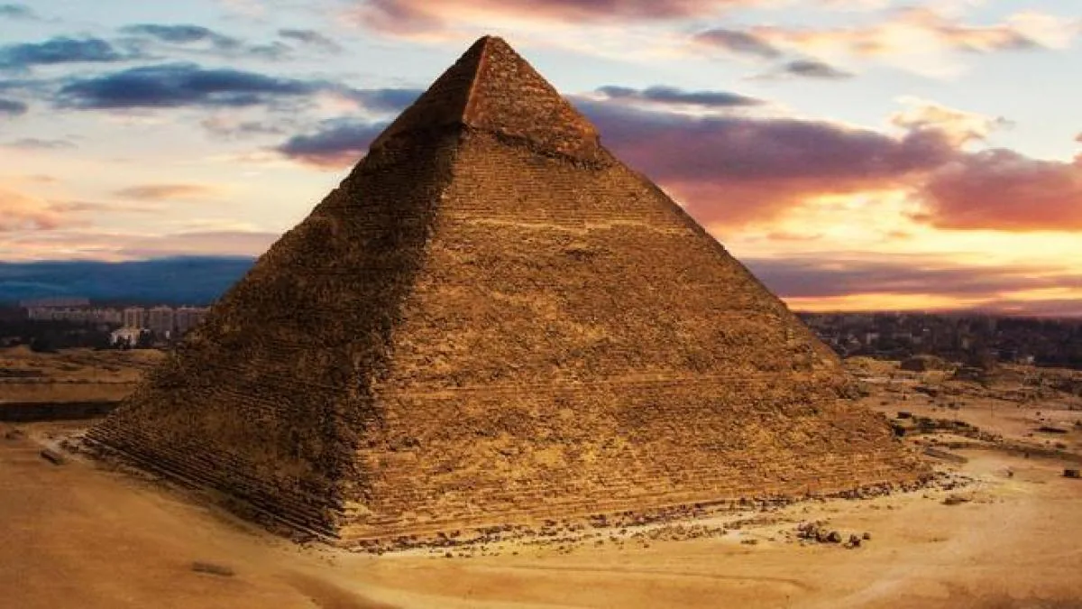 The architects of the Great Pyramid of Giza created a structure that has withstood earthquakes without suffering serious damage for centuries