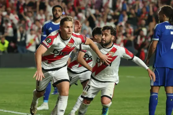 Vallecas lives an unforgettable 'nuit' and is closer to its first European final