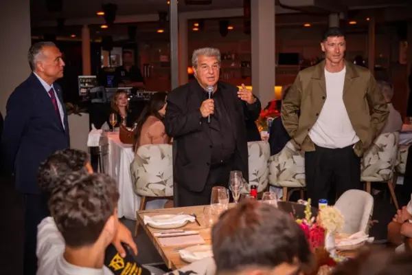 Barça's private party turns into an emotional farewell to Lewandowski