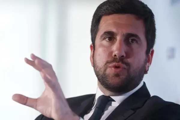 Enrique Riquelme takes the first step to challenge Florentino: informs the electoral board that he wants to run