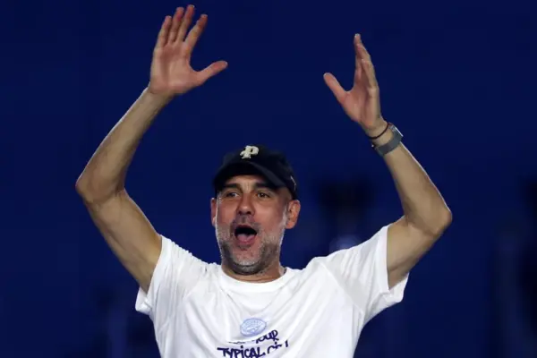 Jordan 'crashes' Guardiola's farewell party in Manchester