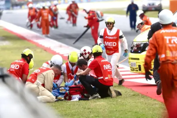 Àlex Márquez suffers a brutal accident in the Montmeló race, interrupted twice