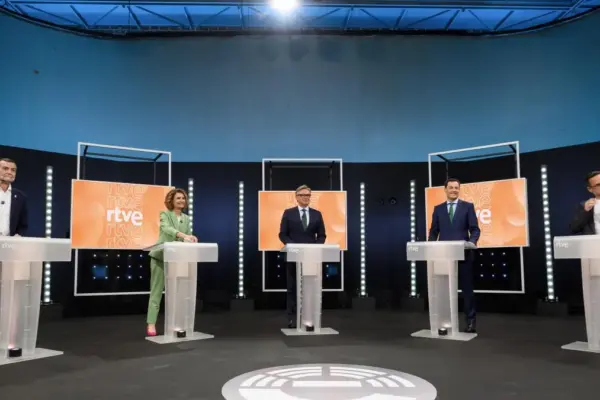 First debate of the Andalusian elections: Juanma Moreno's most uncomfortable night
