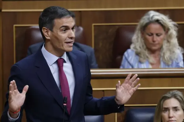 Sánchez claims Zapatero, and Feijóo urges him to resign over corruption: “What is he still doing there?”