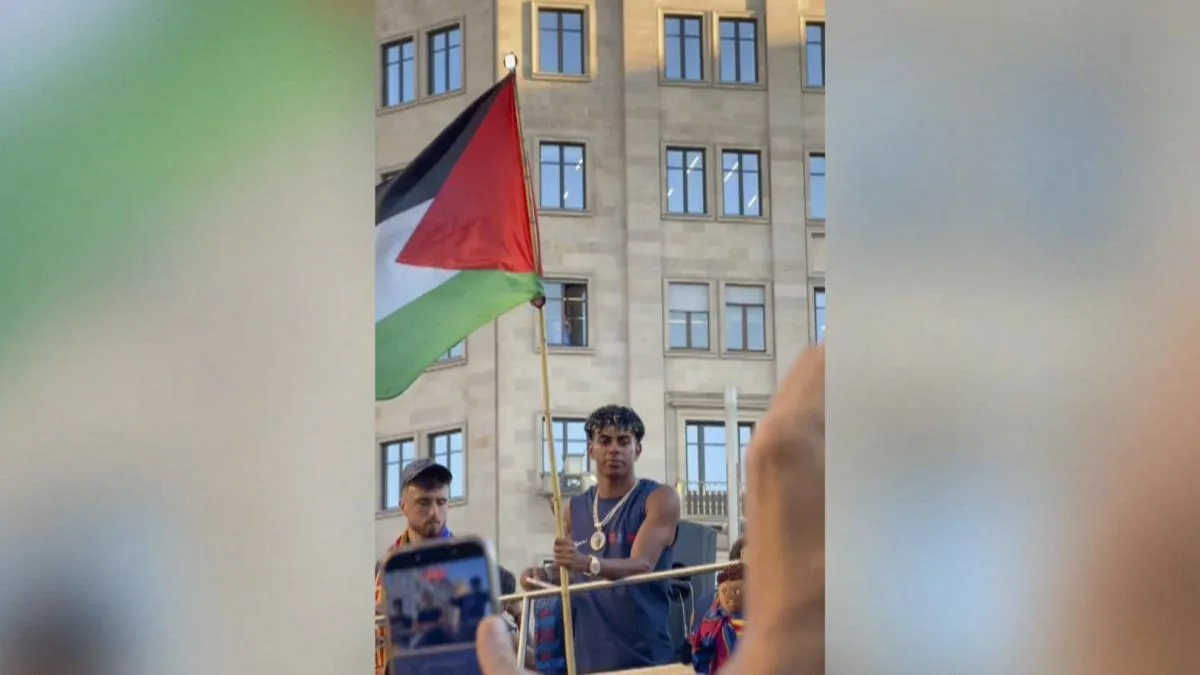 Israel lashes out at Lamine Yamal for waving the Palestinian flag in the street for the League