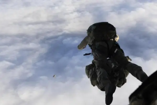 UK mission with paratroopers and doctors to treat a passenger from the 'Hondius'