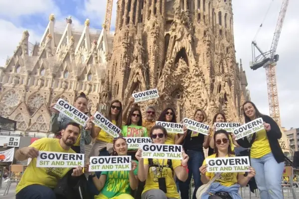 Teachers on strike block and force the closure of the Sagrada Familia for two hours