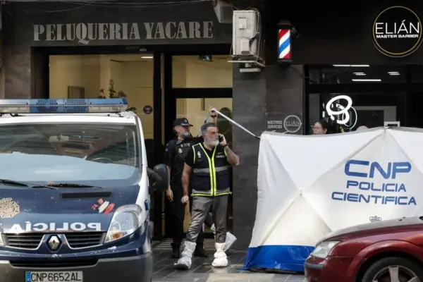 A 26-year-old man arrested for fatally stabbing another in a hair salon in Valencia