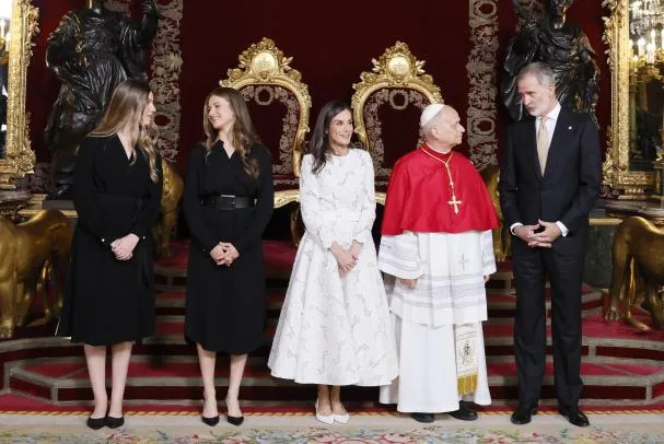 The royal family with the Pope in the Royal Palace