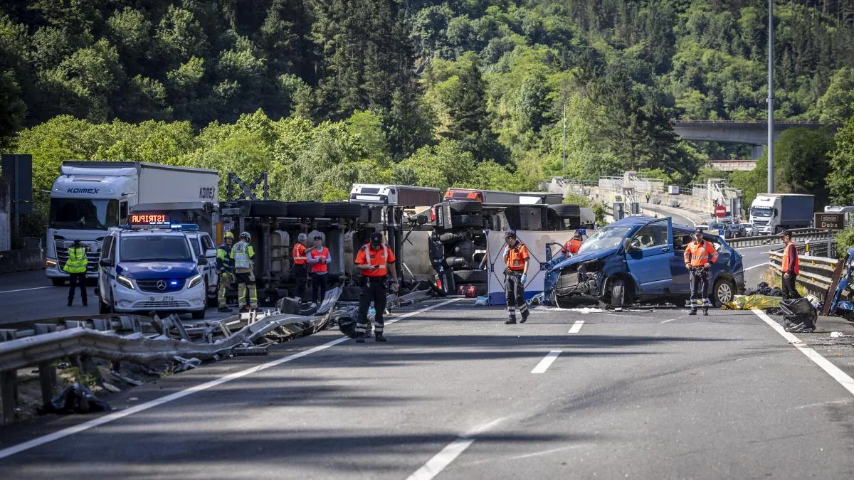 Five Navarra regional police officers die in a traffic accident in Elgoibar