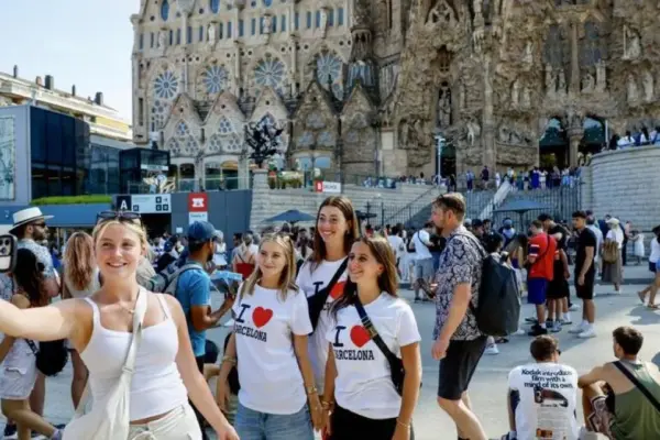 ‘Souvenir SA’, the economic empire of Gaudí that earns 240 million euros per year