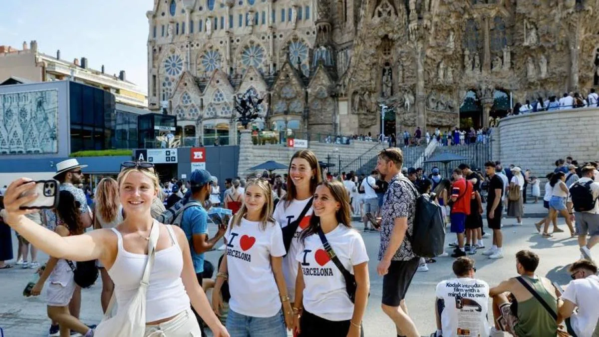 ‘Souvenir SA’, the economic empire of Gaudí that earns 240 million euros per year