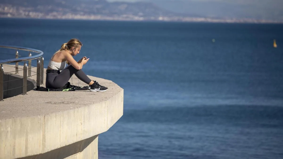 The tyranny of the mobile phone, also for dating: Generation Z needs constant communication