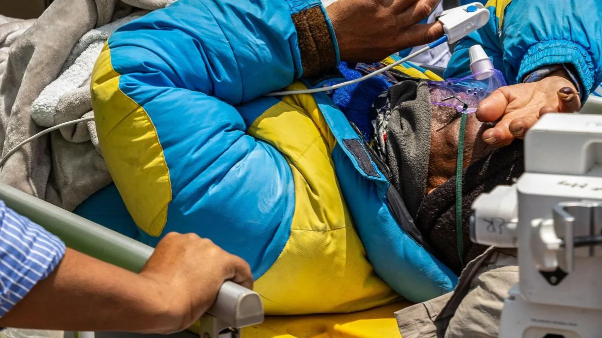 Miracle on Everest: missing Sherpa found alive six days ago at over 7,300 meters