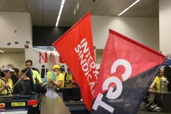 Families ask the Government to promote an agreement on education outside the union table