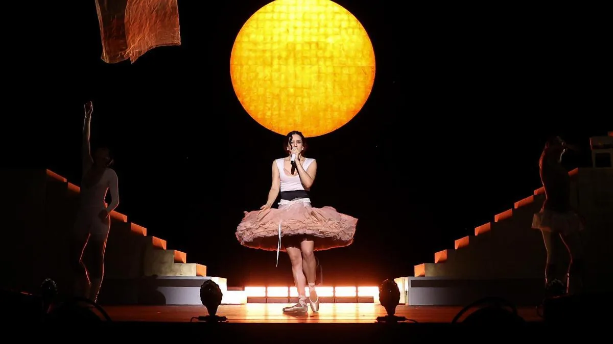 Rosalía suspends the LUX Tour due to a “family emergency”