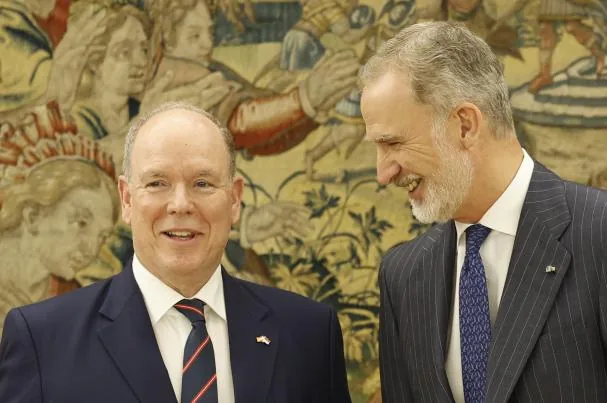 The King with Albert of Monaco, this noon at the Zarzuela palace, where they held a meeting followed by lunch 